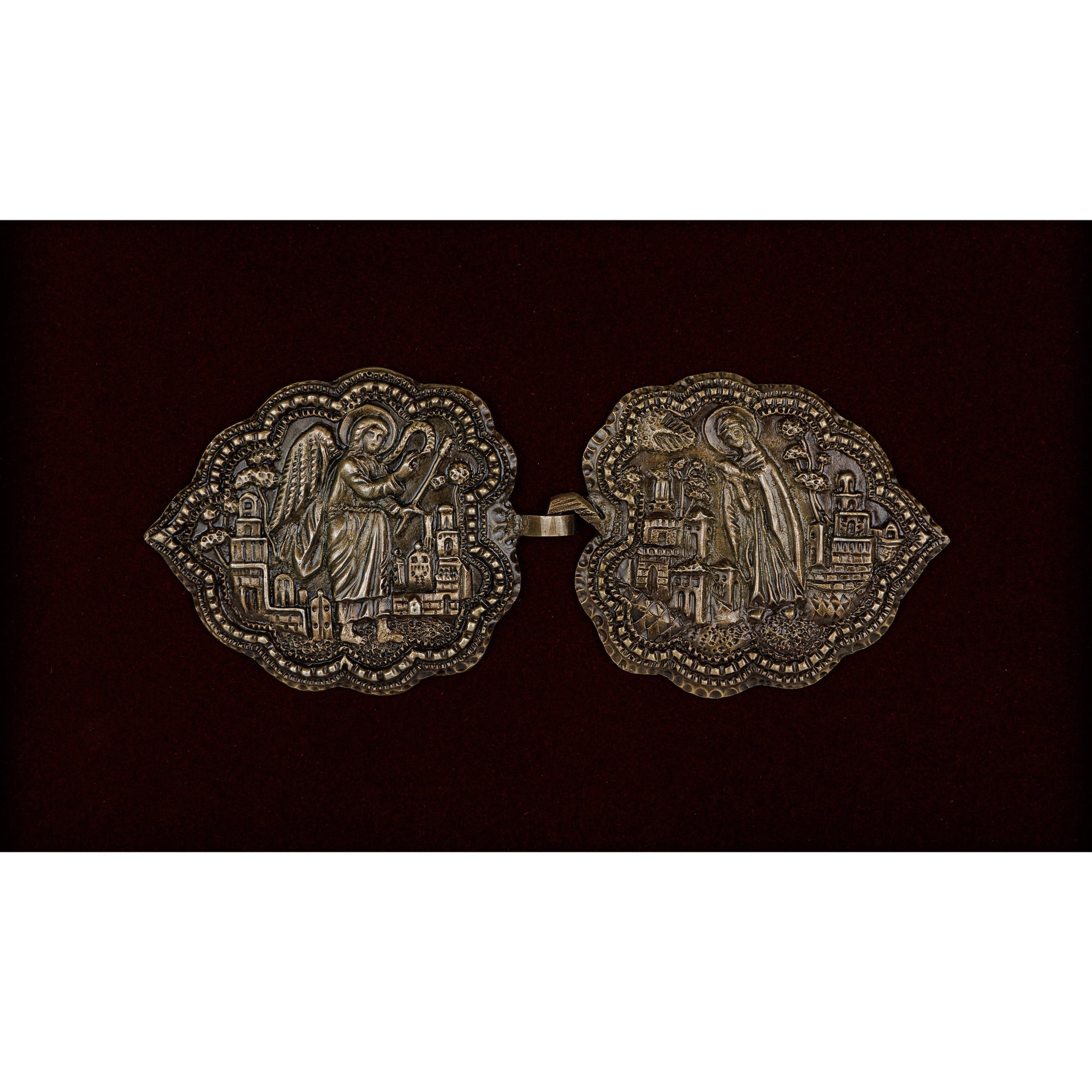 Детален приказ на битолската пафта од 18-тиот век, прекрасен историски сувенир кој ја прикажува библиската сцена на Светото Благовештение.