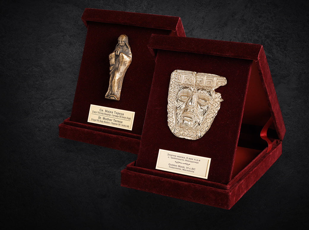 Колекција на македонски артефакти во луксузна кутија, идеални деловни подароци и сувенири.