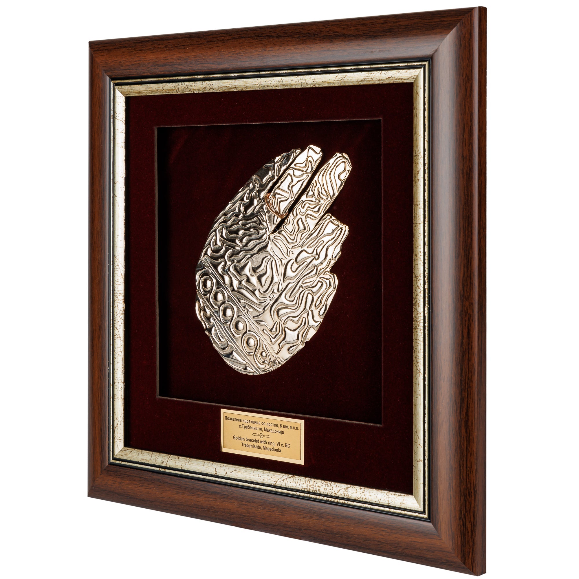 Врамено уметничко дело кое претставува верна реплика на оригиналот од кнежевските гробници, совршен колекционерски предмет.