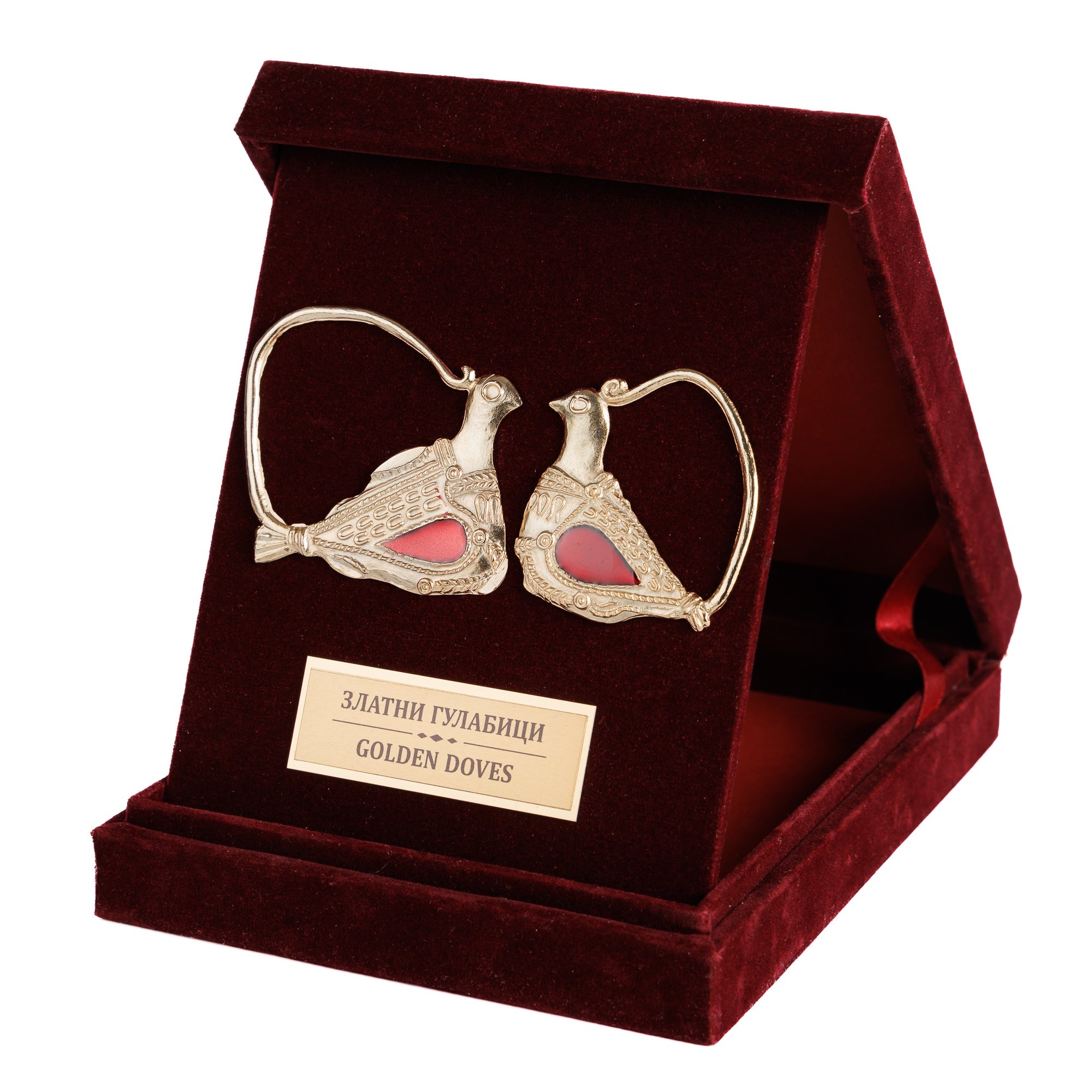 Елегантен подарок за годишнини и свадби прикажувајќи ги Златните Гулабици во луксузна кадифена кутија за изложување.