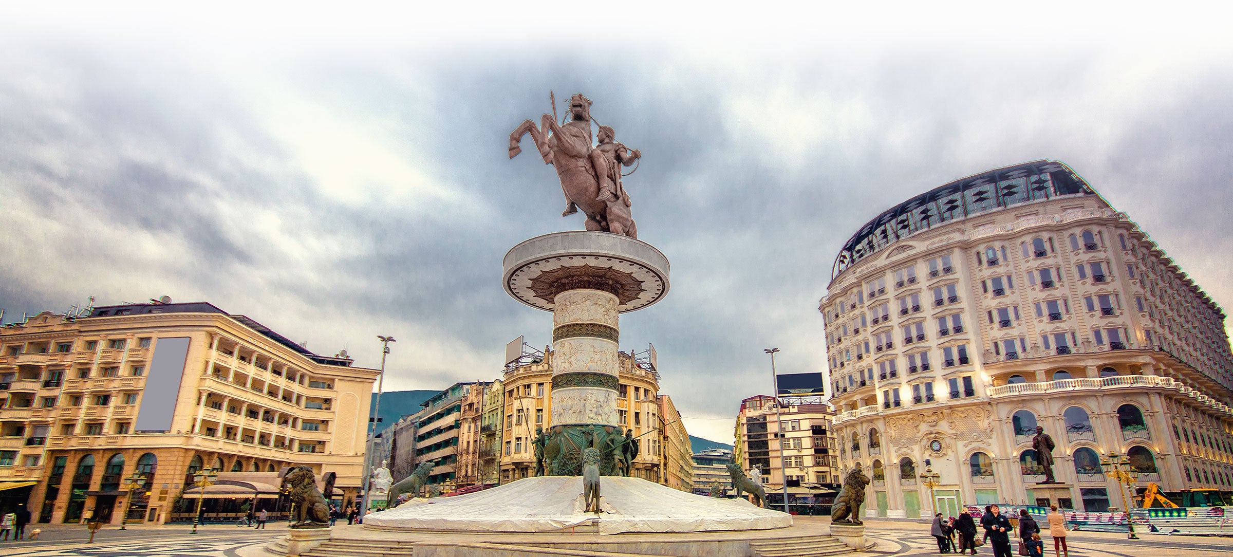 Споменик Воин на коњ (Александар Македонски) на плоштад Македонија во Скопје - историска инспирација за нашите ексклузивни сувенири.