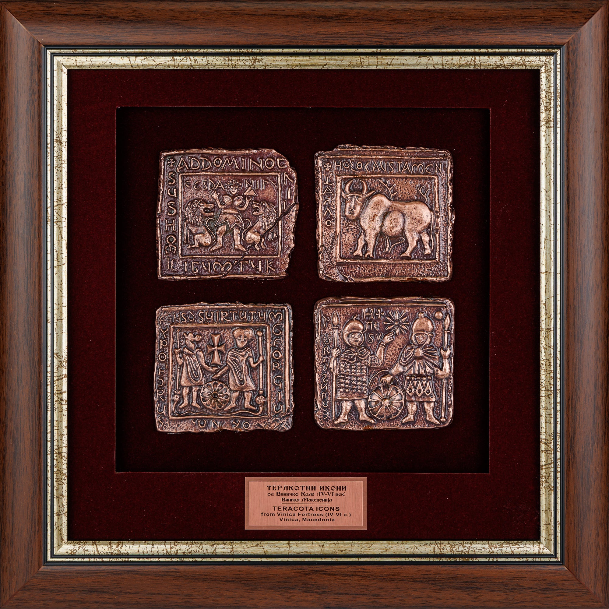Елегантно врамена колекција од четири Винички икони на бордо кадифе во масивна дрвена рамка, ексклузивен македонски сувенир од ВЕКОВИ.
