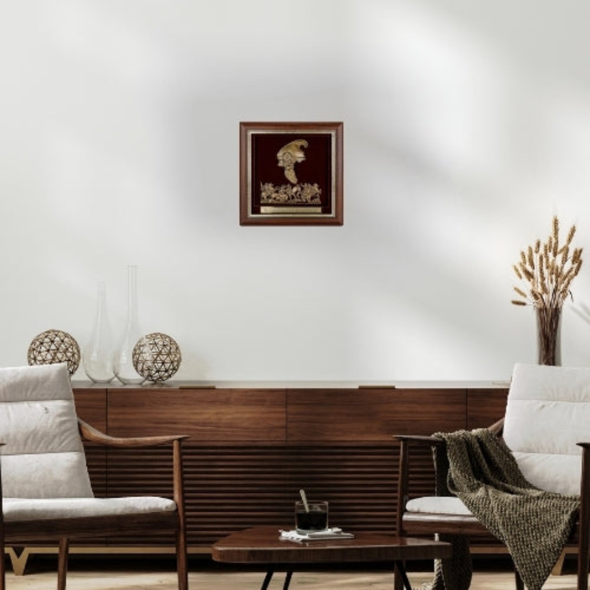 Барелјеф од Битката на Александар Македонски и Антички Шлем