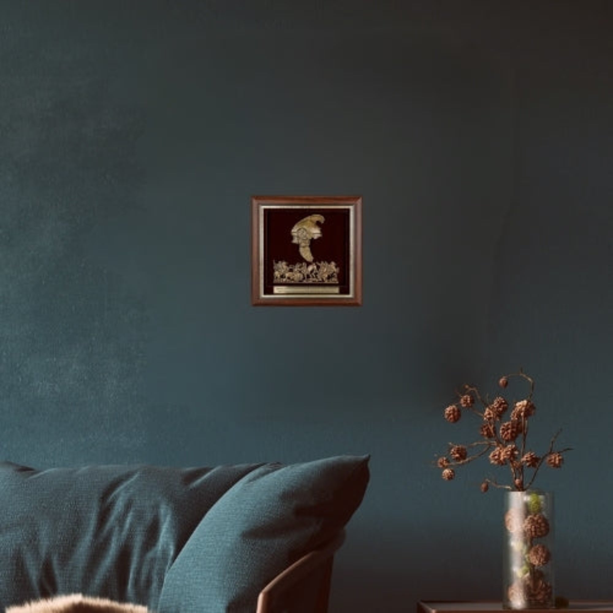 Барелјеф од Битката на Александар Македонски и Антички Шлем