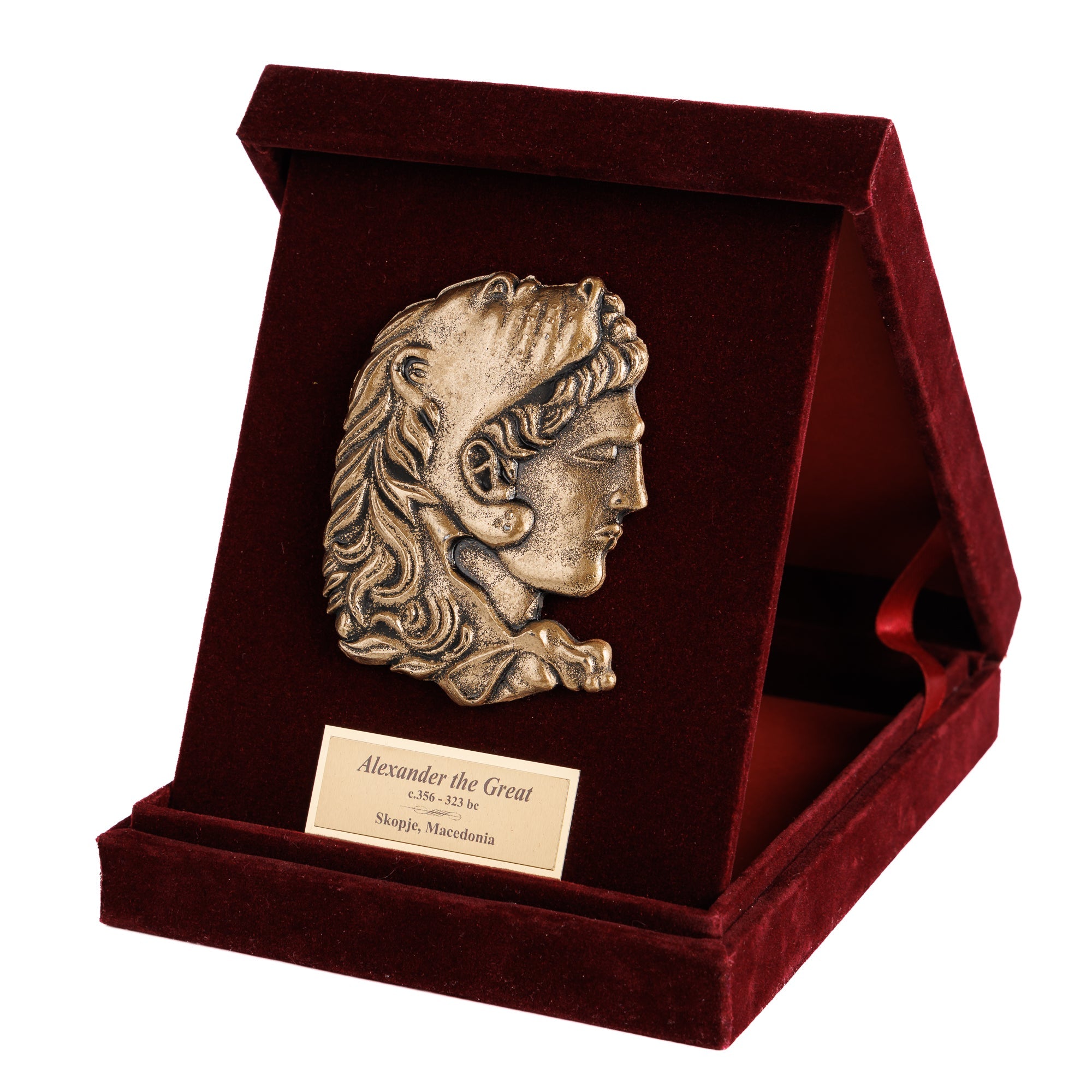 Страничен поглед на отворената дипла со релјеф од Александар Велики, совршен декор за канцелариско биро или витрина от брендот ВЕКОВИ.
