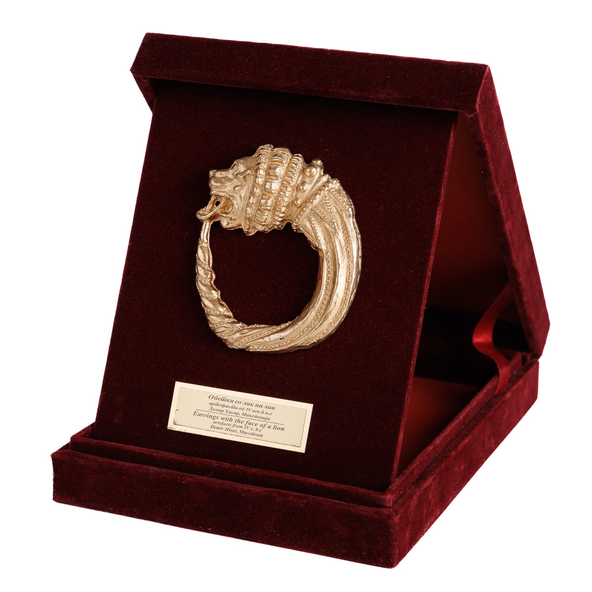 Елегантен деловен подарок за витрина или биро, прикажувајќи ја моќната лавовска глава која зрачи со авторитет и историска тежина.