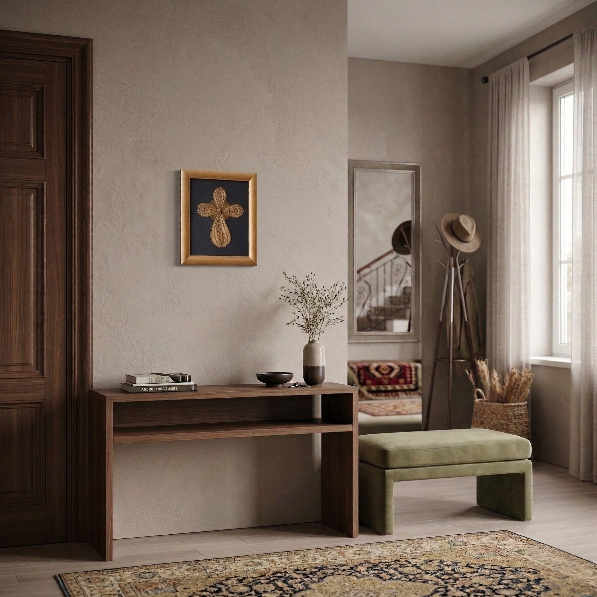 Елегантно врамен филигрански крст поставен на ѕид во простран ходник, зрачејќи со трајни вредности.