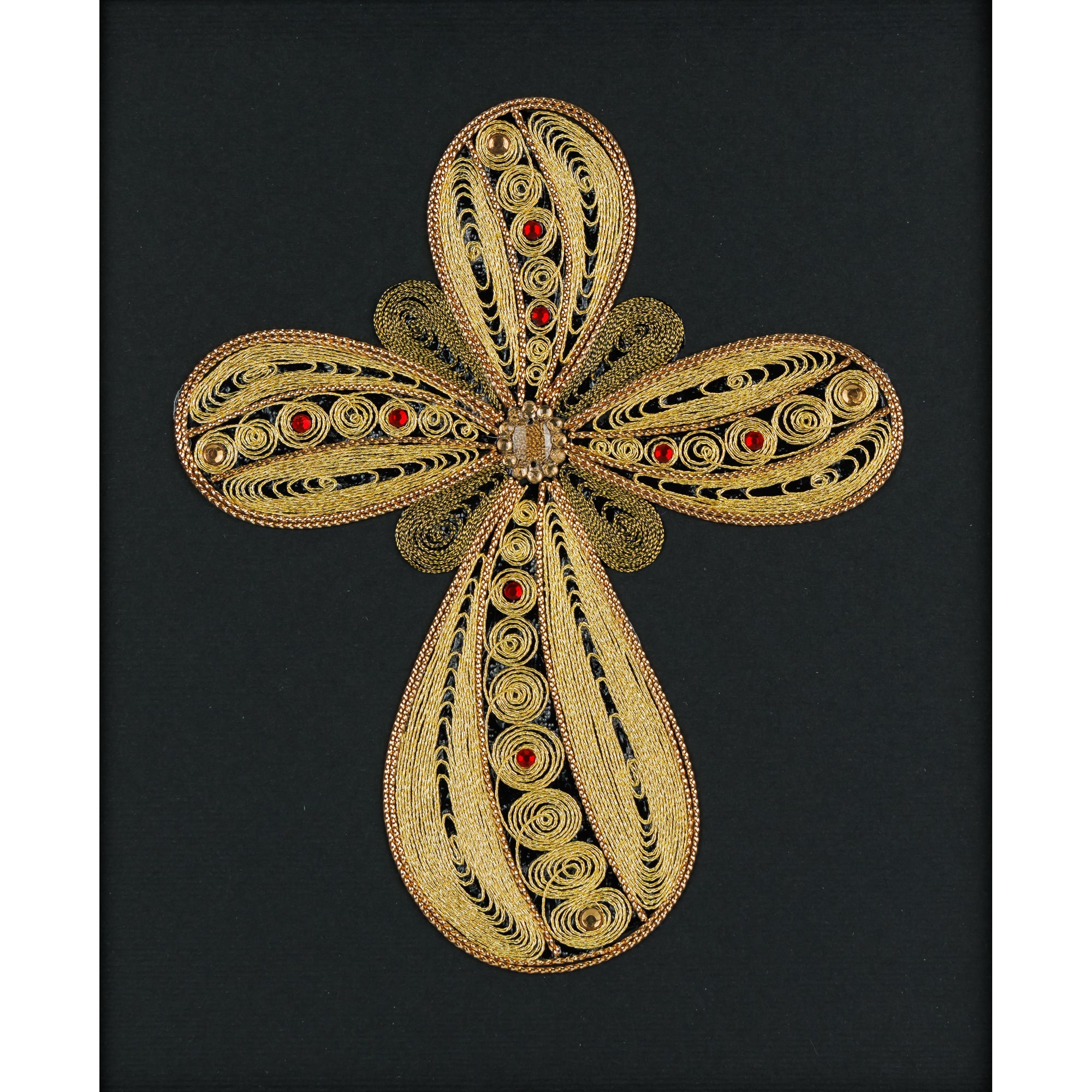 Детален приказ на рачно изработен православен крст од златна жица со црвени кристали на црна подлога.